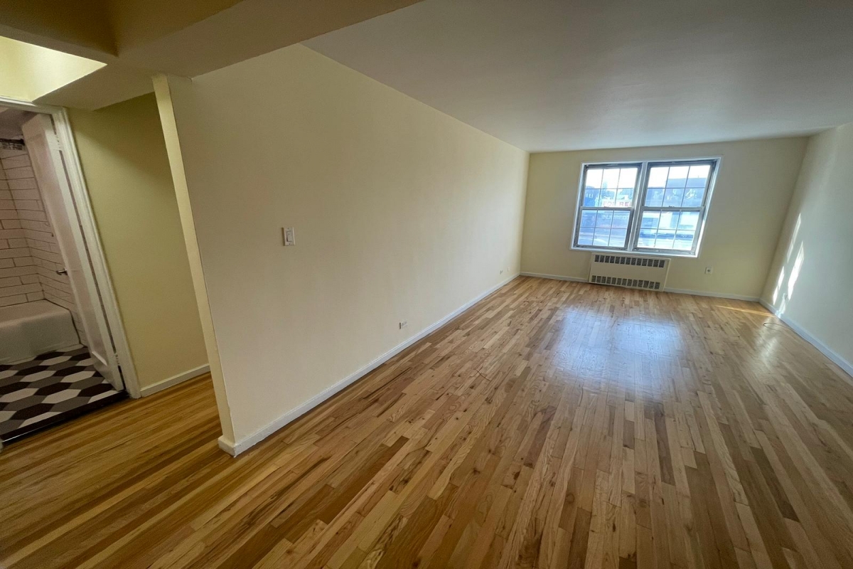 Apartment Woodhaven Blvd  Queens, NY 11374, MLS-RD5002-8