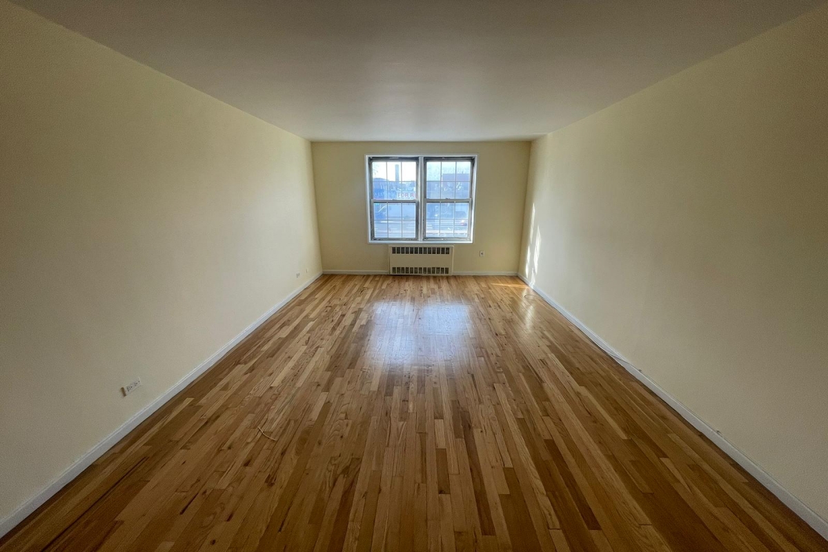 Apartment Woodhaven Blvd  Queens, NY 11374, MLS-RD5002-9