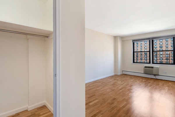 Apartment 57th Avenue  Queens, NY 11368, MLS-RD5014-3