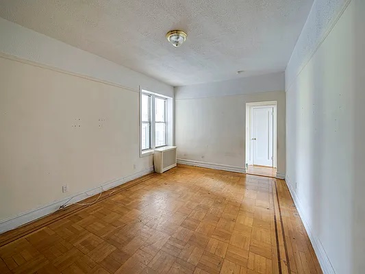 Apartment in Woodhaven - Park Lane South  Queens, NY 11421