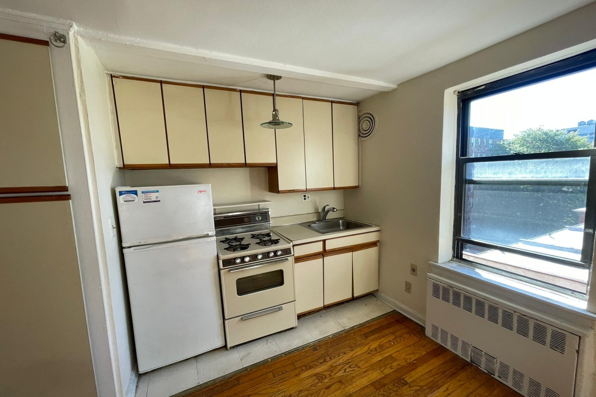 Apartment in Forest Hills - 108th Street  Queens, NY 11375