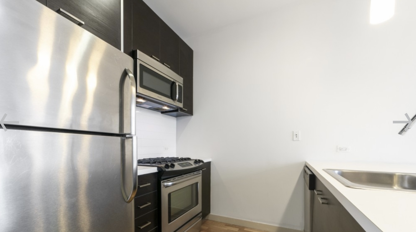 Apartment in Long Island City - 41st Avenue  Queens, NY 11101
