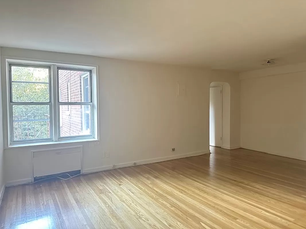 Apartment in Forest Hills - 113th Street  Queens, NY 11375