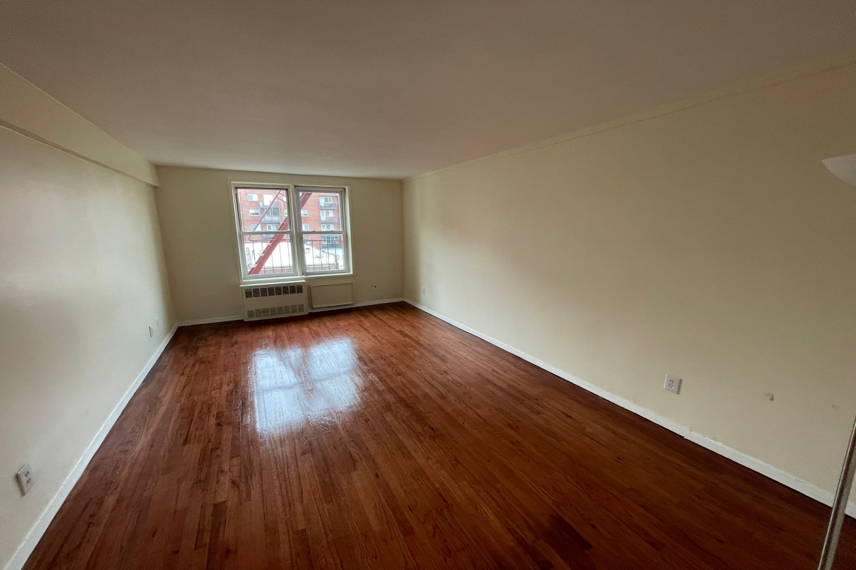 Apartment in Rego Park - Booth Street  Queens, NY 11374