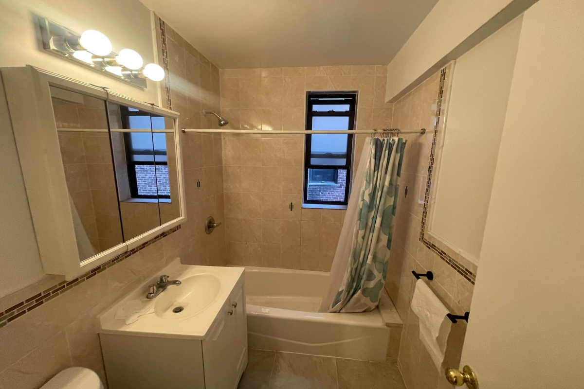 Apartment Wetherole Street Queens, NY 11374, MLS-RD5140-16