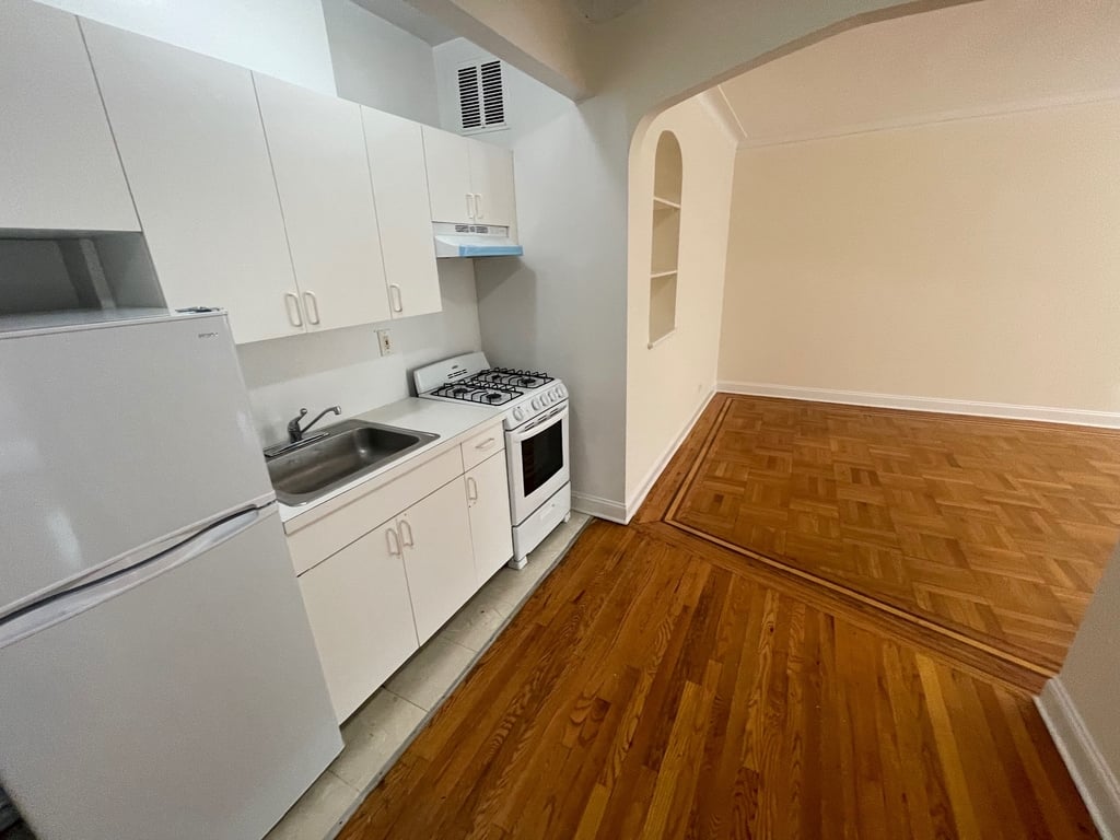 Apartment Highland Avenue  Queens, NY 11432, MLS-RD5215-2