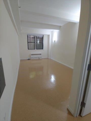 Apartment Crescent Street  Queens, NY 11106, MLS-RD5241-8