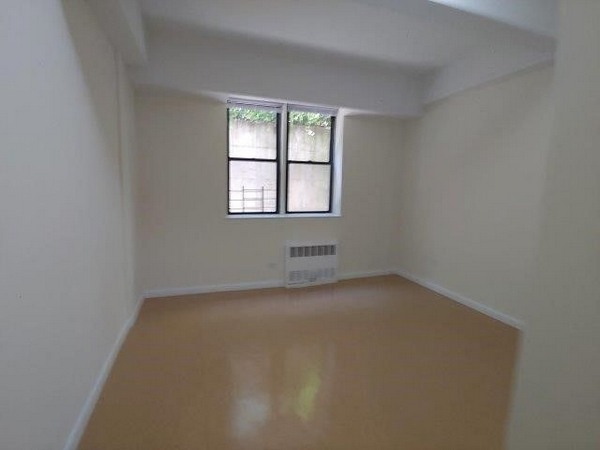 Apartment Crescent Street  Queens, NY 11106, MLS-RD5241-9