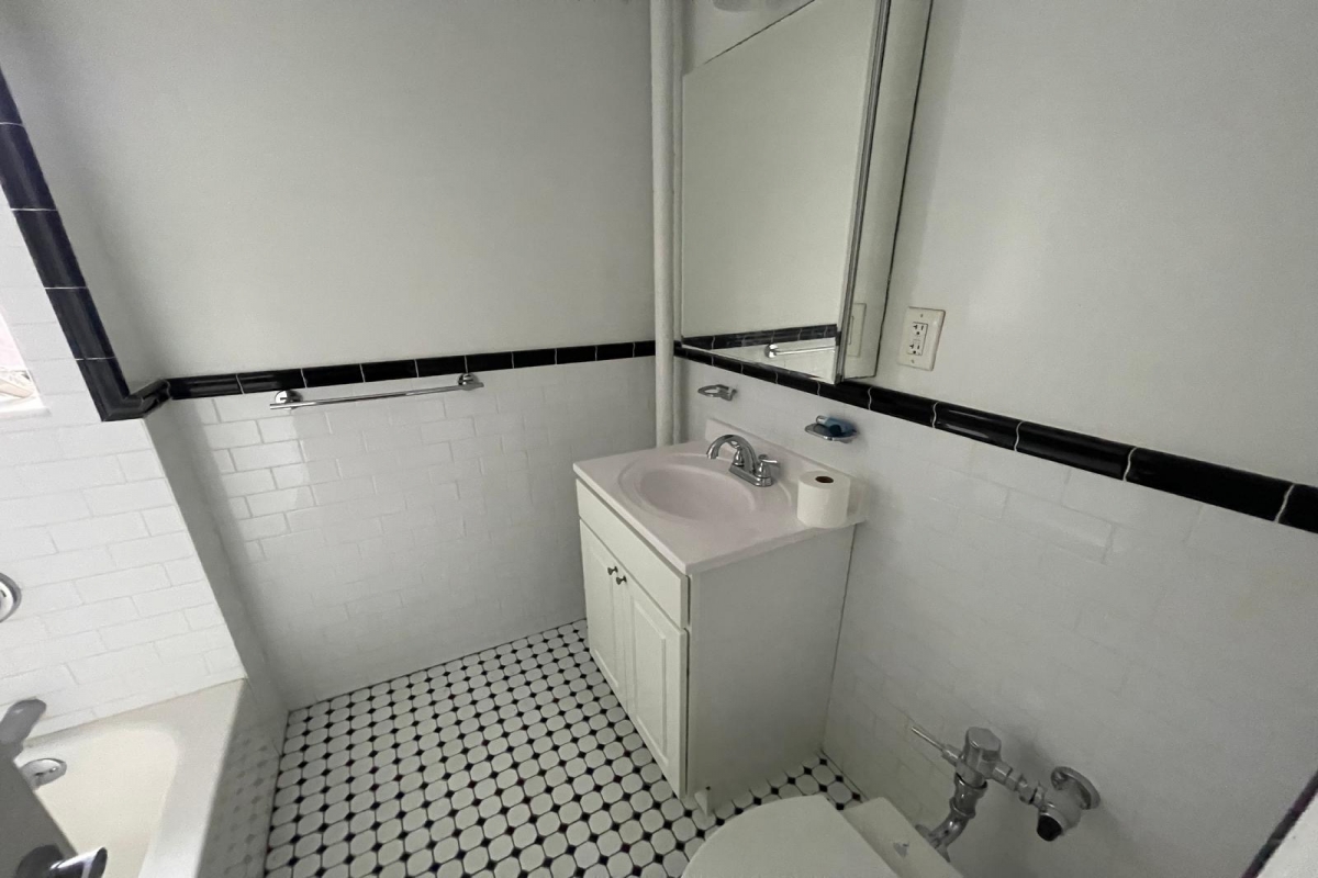 Apartment 32nd Avenue  Queens, NY 11377, MLS-RD5248-4