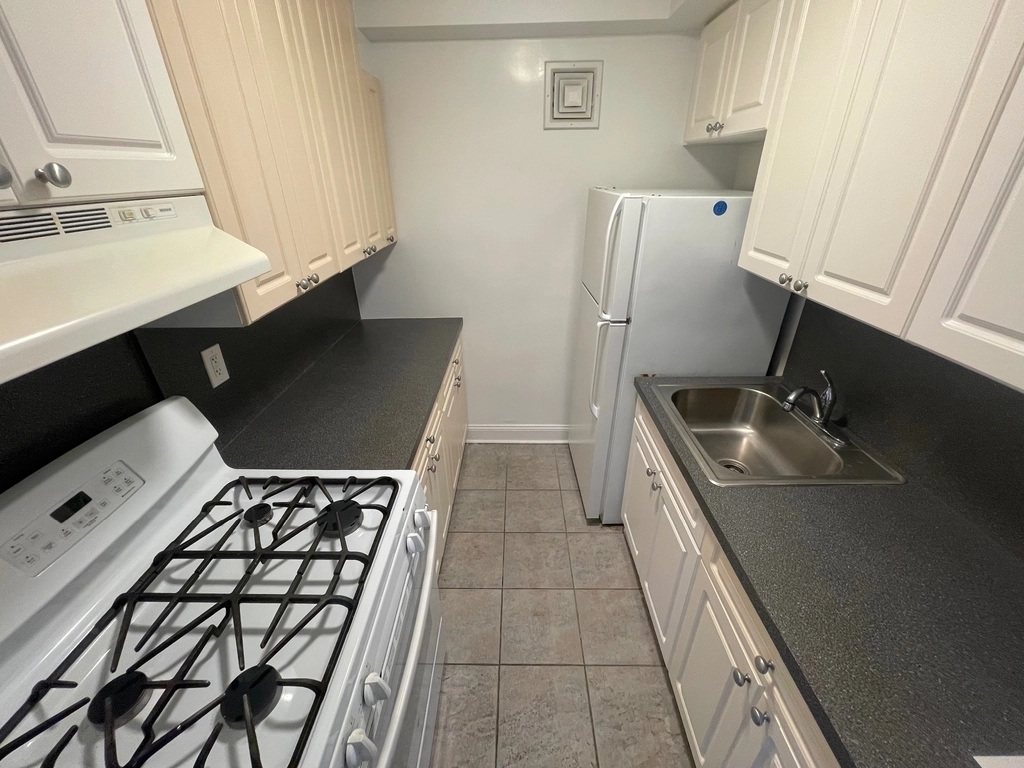 Apartment Ava Place  Queens, NY 11432, MLS-RD5261-3