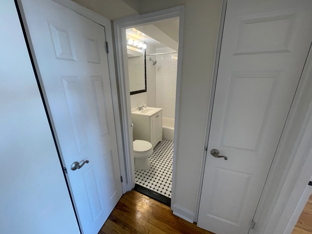 Apartment Ava Place  Queens, NY 11432, MLS-RD5261-4