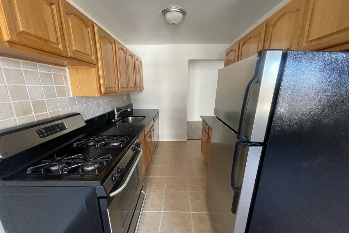 Apartment Douglaston Parkway  Queens, NY 11363, MLS-RD5280-3