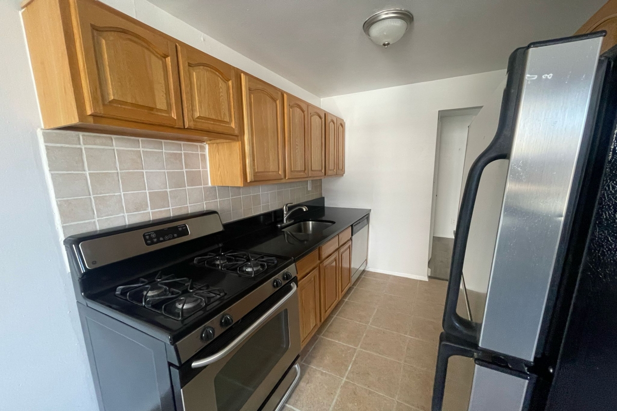 Apartment Douglaston Parkway  Queens, NY 11363, MLS-RD5280-4