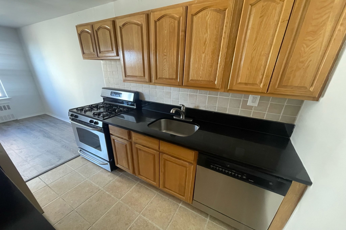 Apartment Douglaston Parkway  Queens, NY 11363, MLS-RD5280-7