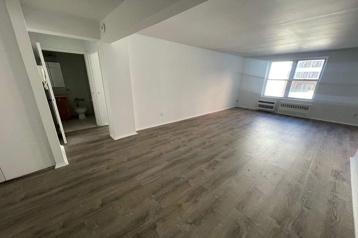 Apartment Douglaston Parkway  Queens, NY 11363, MLS-RD5280-9