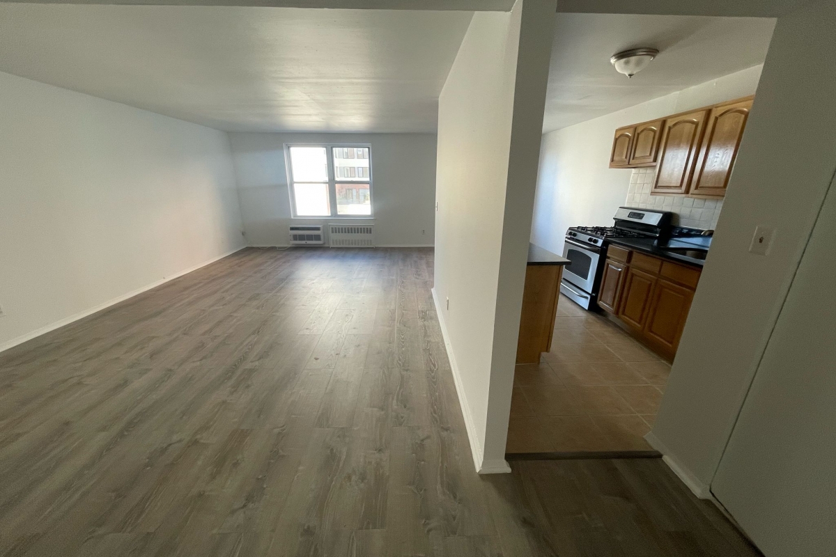 Apartment Douglaston Parkway  Queens, NY 11363, MLS-RD5280-10