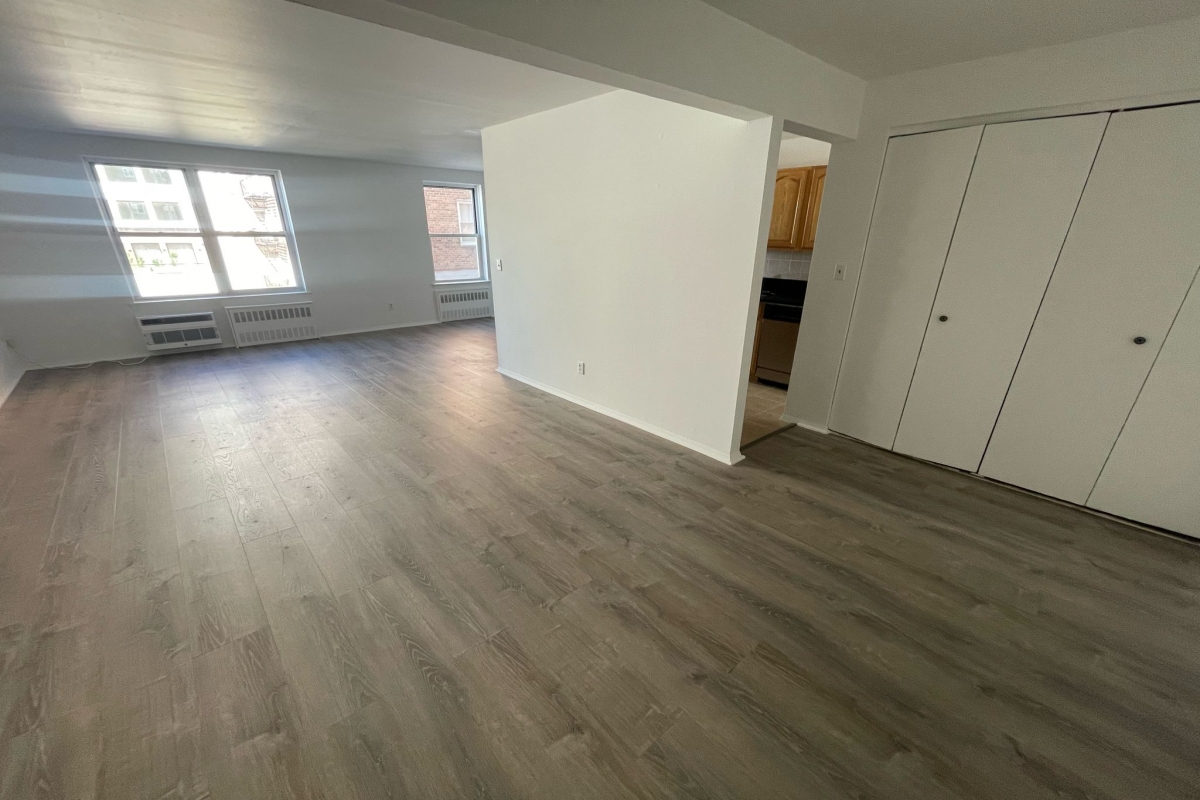 Apartment Douglaston Parkway  Queens, NY 11363, MLS-RD5280-11