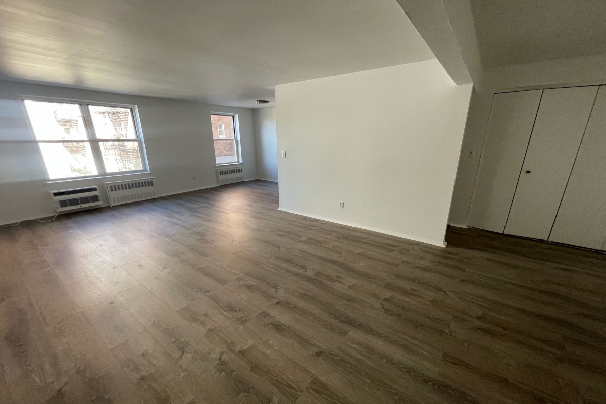 Apartment Douglaston Parkway  Queens, NY 11363, MLS-RD5280-12