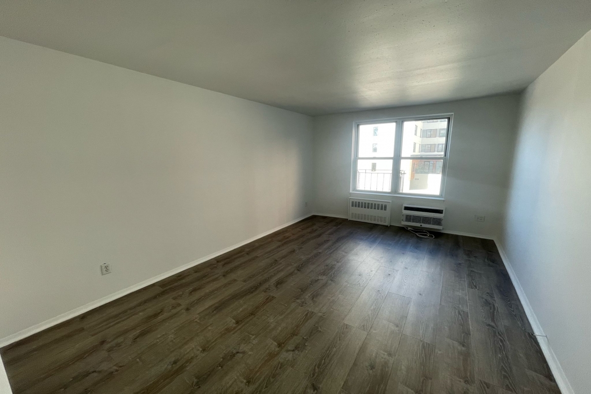 Apartment Douglaston Parkway  Queens, NY 11363, MLS-RD5280-20