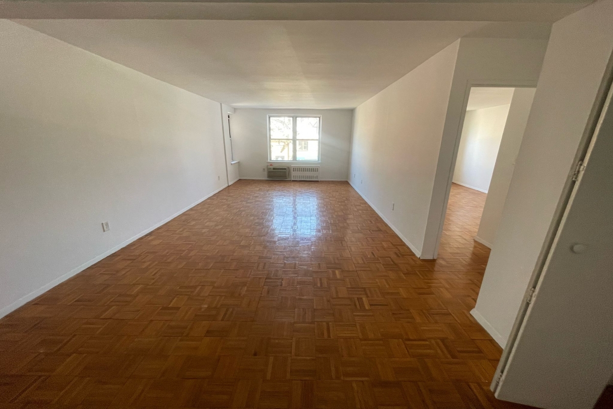 Apartment Douglaston Pkwy  Queens, NY 11363, MLS-RD5281-4
