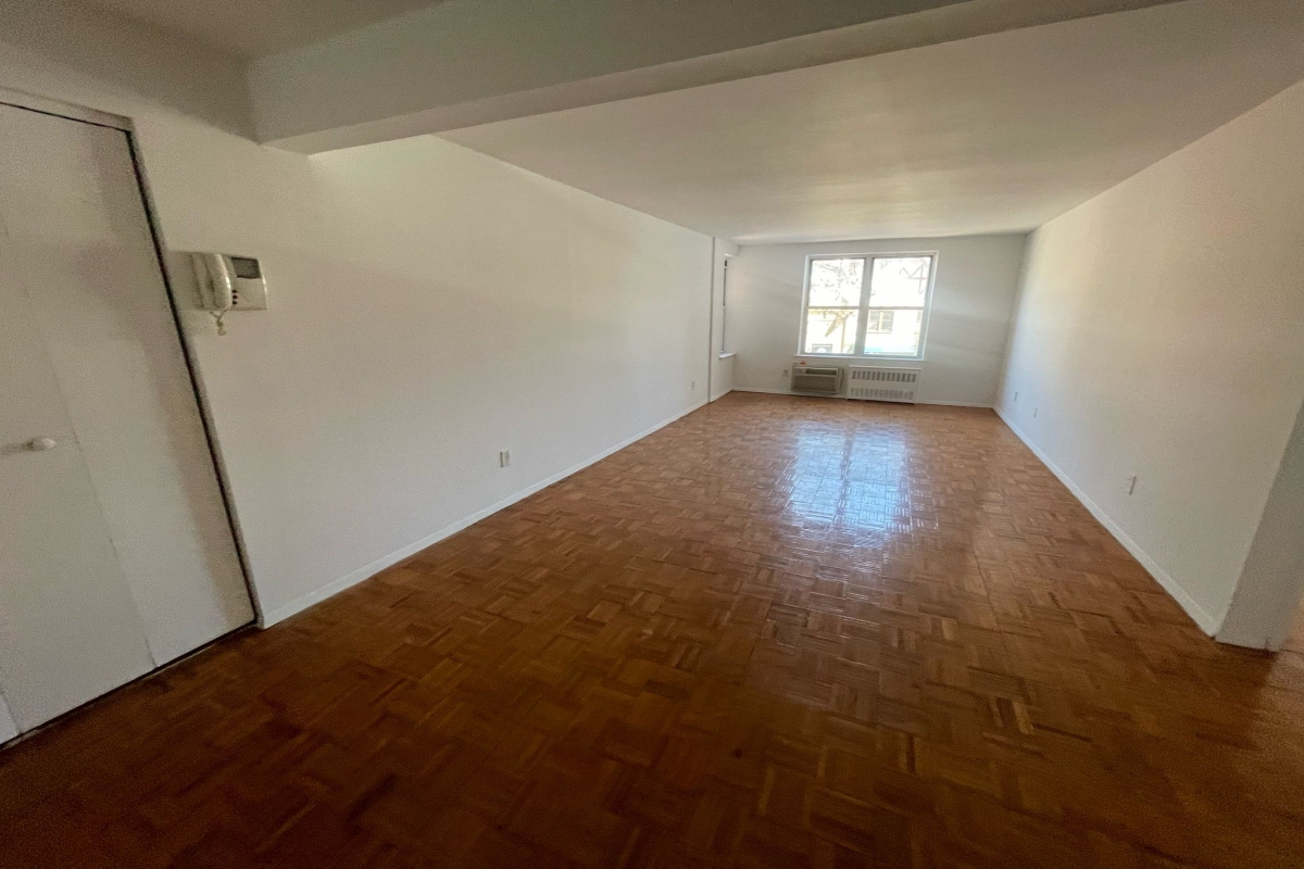 Apartment Douglaston Pkwy  Queens, NY 11363, MLS-RD5281-5