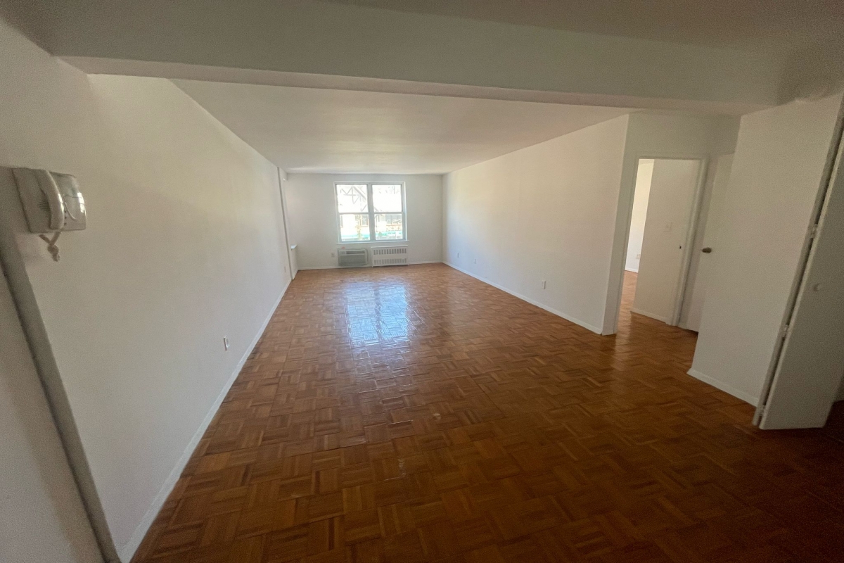 Apartment Douglaston Pkwy  Queens, NY 11363, MLS-RD5281-6