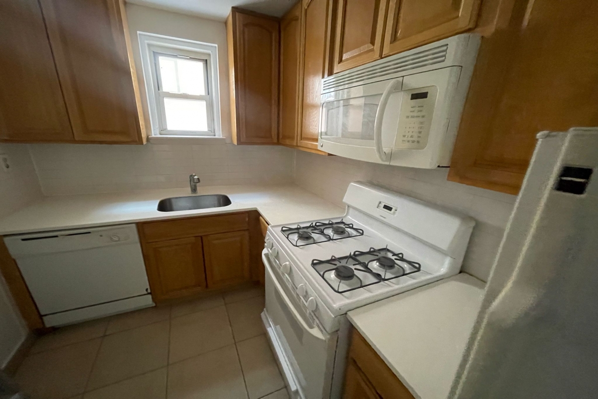 Apartment Douglaston Pkwy  Queens, NY 11363, MLS-RD5281-8