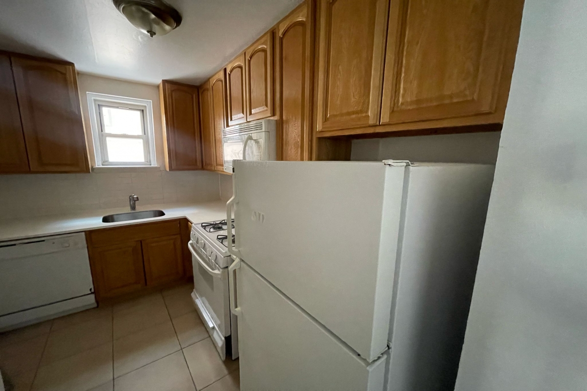 Apartment Douglaston Pkwy  Queens, NY 11363, MLS-RD5281-9
