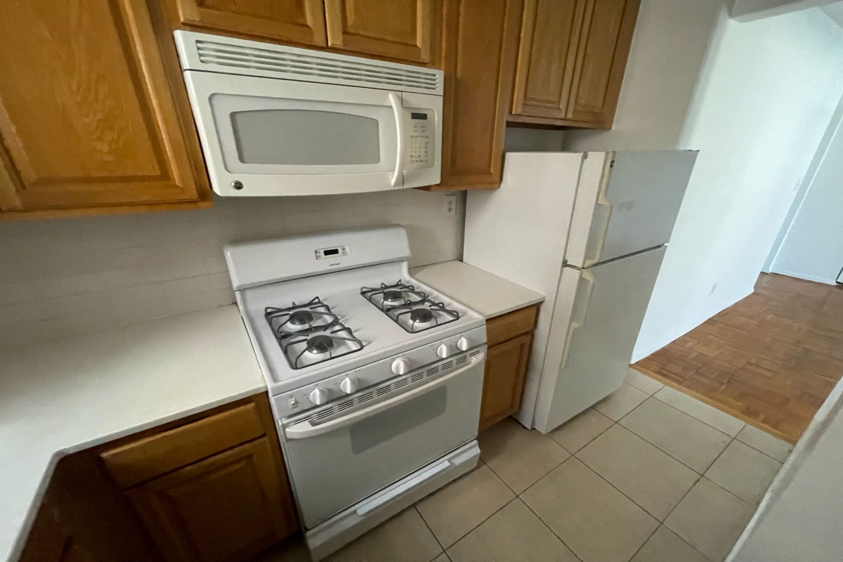 Apartment Douglaston Pkwy  Queens, NY 11363, MLS-RD5281-12