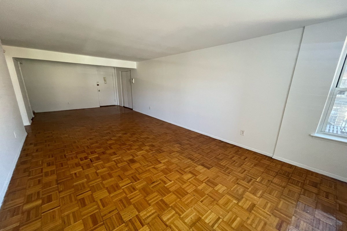 Apartment Douglaston Pkwy  Queens, NY 11363, MLS-RD5281-14