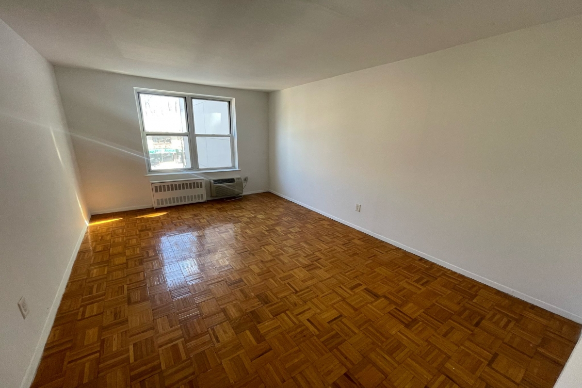 Apartment Douglaston Pkwy  Queens, NY 11363, MLS-RD5281-19