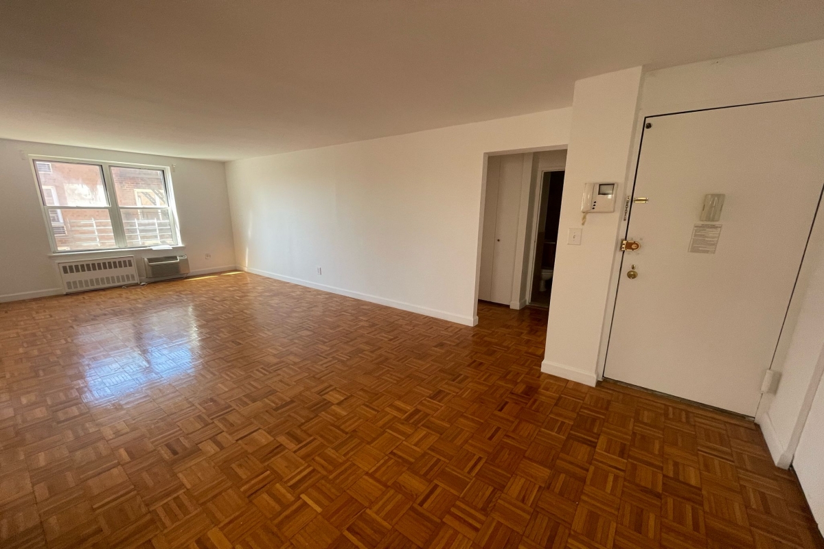 Apartment Douglaston Pkwy  Queens, NY 11363, MLS-RD5282-6