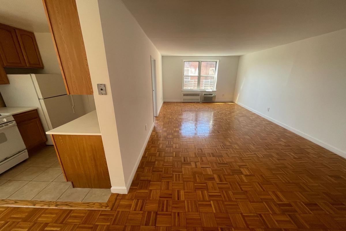 Apartment Douglaston Pkwy  Queens, NY 11363, MLS-RD5282-7