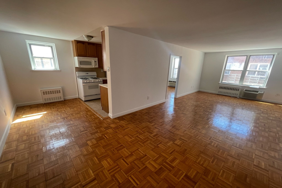 Apartment Douglaston Pkwy  Queens, NY 11363, MLS-RD5282-8