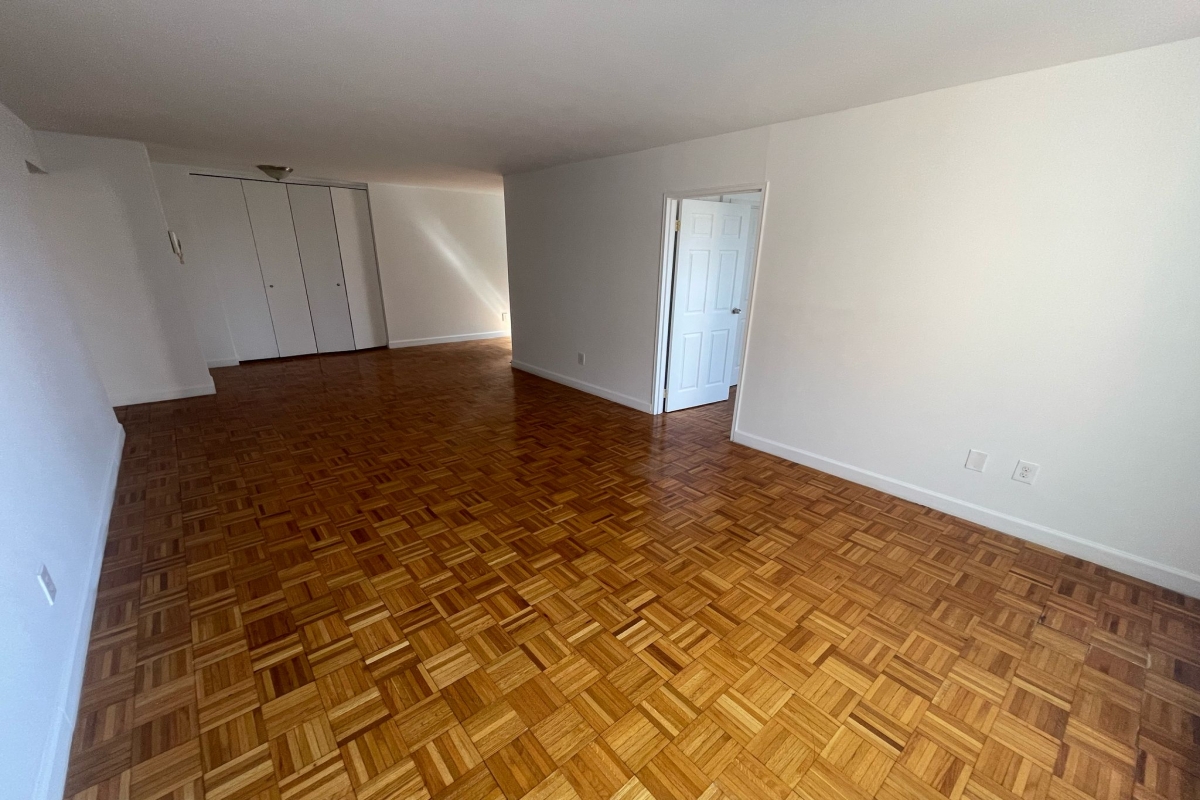Apartment Douglaston Pkwy  Queens, NY 11363, MLS-RD5282-9