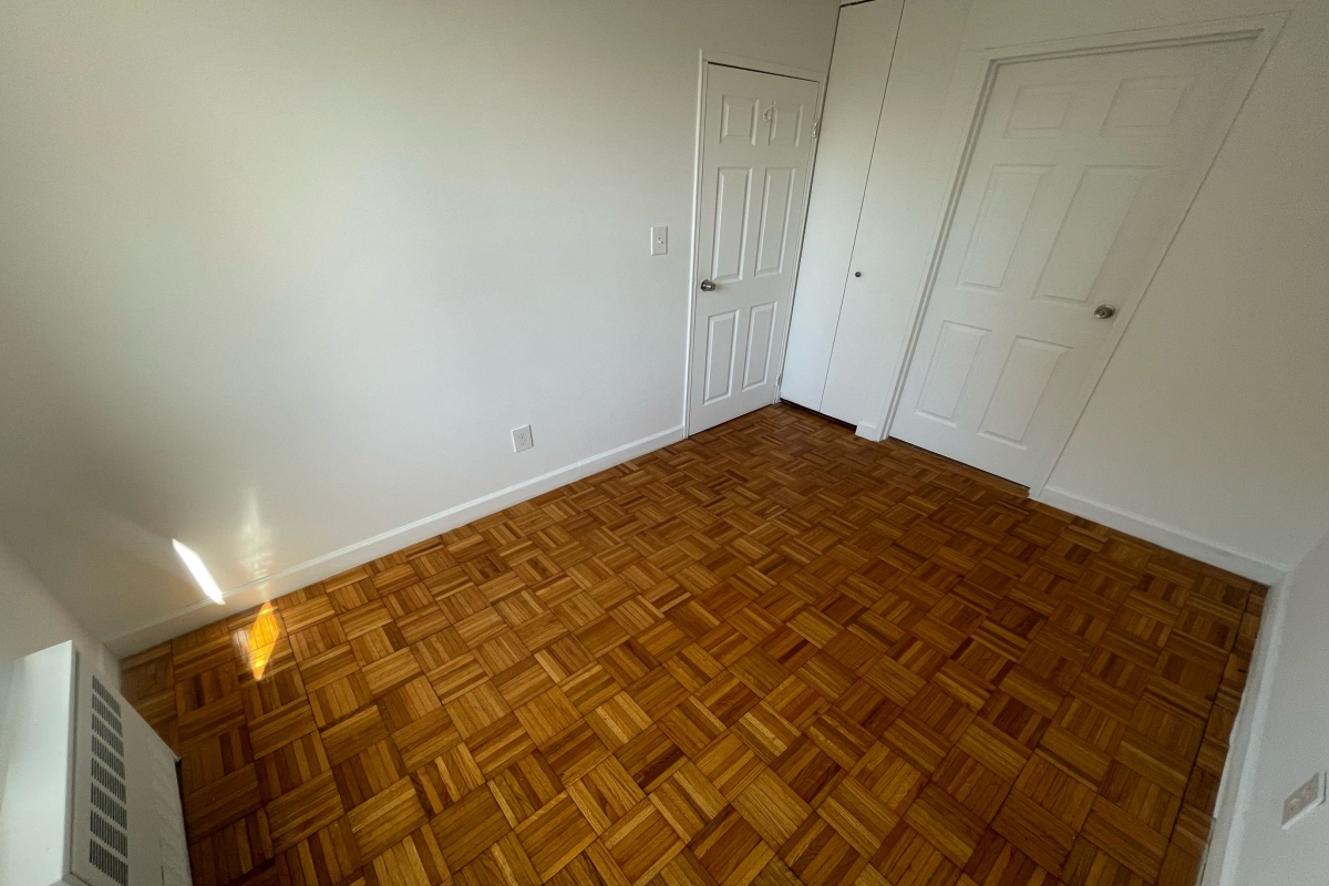 Apartment Douglaston Pkwy  Queens, NY 11363, MLS-RD5282-11