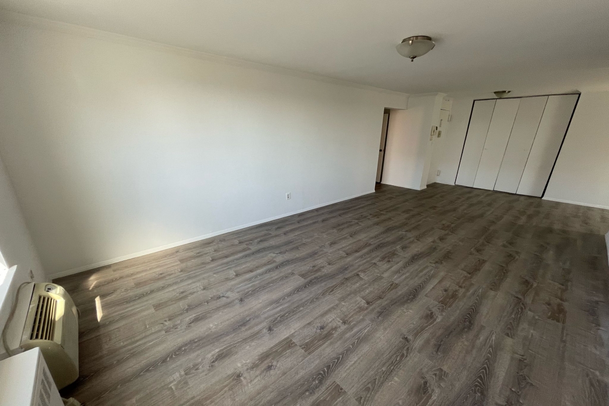 Apartment Douglaston Pkwy  Queens, NY 11363, MLS-RD5283-9