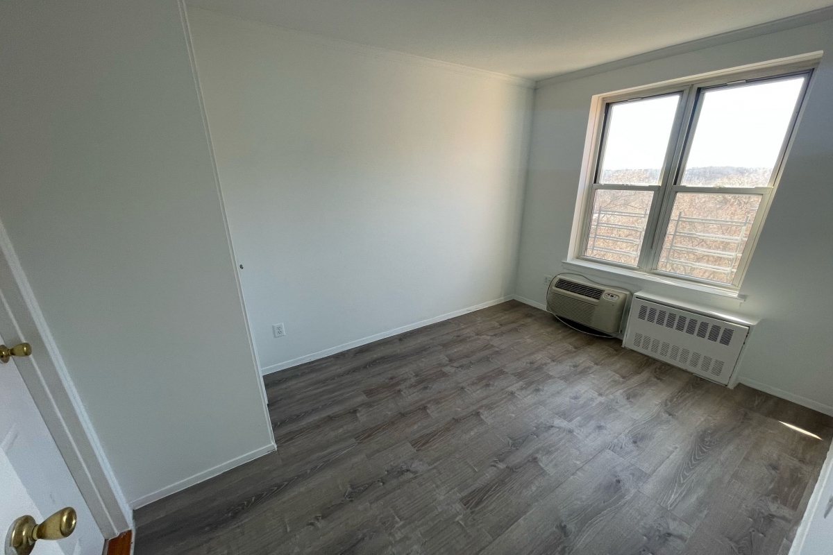 Apartment Douglaston Pkwy  Queens, NY 11363, MLS-RD5283-10