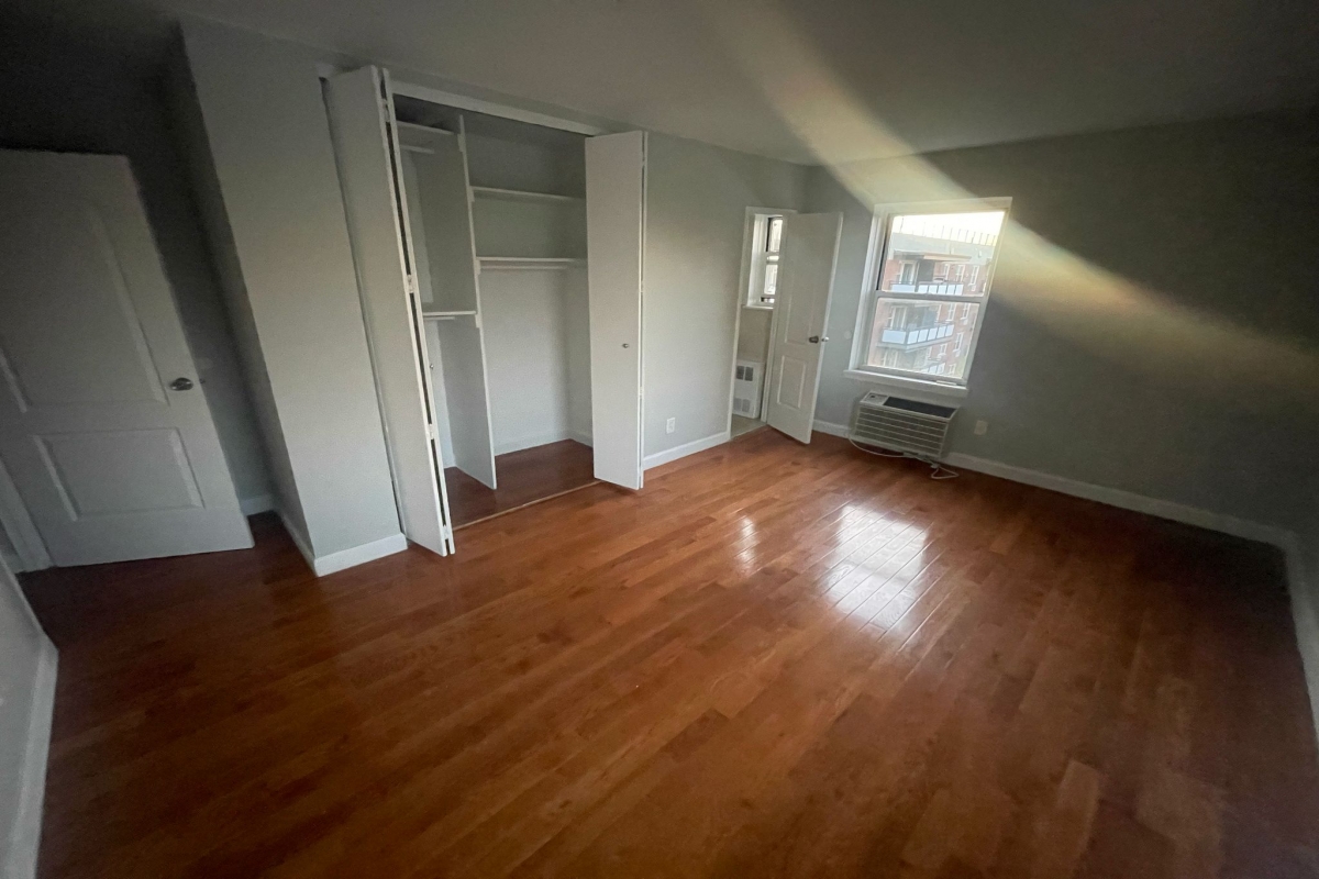 Apartment Bell Blvd  Queens, NY 11360, MLS-RD5314-18