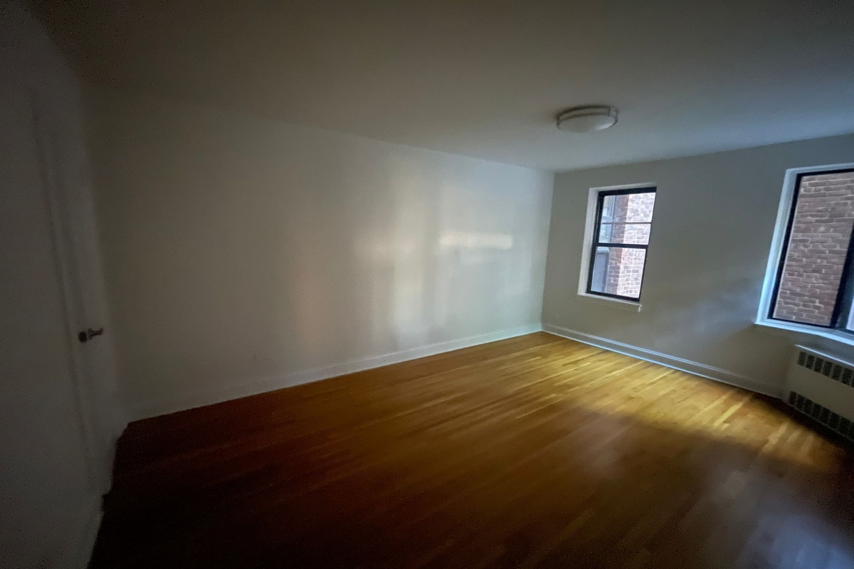 Apartment Pershing Crescent  Queens, NY 11536, MLS-RD5327-13