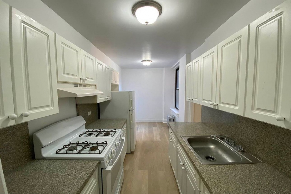 Apartment Saunders Street  Queens, NY 11374, MLS-RD5337-2