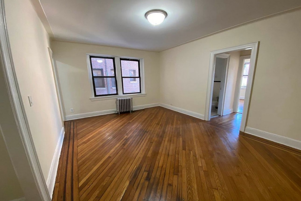 Apartment Saunders Street  Queens, NY 11374, MLS-RD5337-5