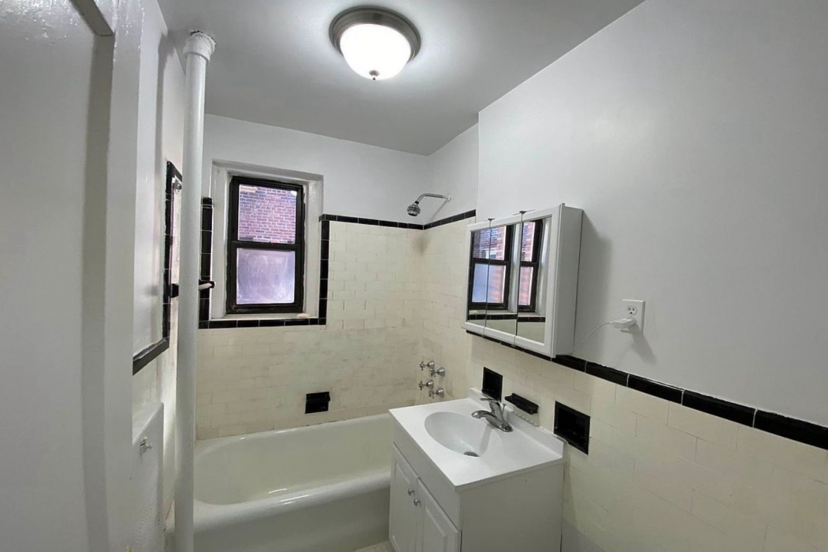 Apartment Saunders Street  Queens, NY 11374, MLS-RD5337-10