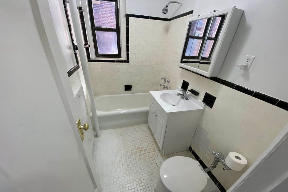 Apartment Saunders Street  Queens, NY 11374, MLS-RD5337-11