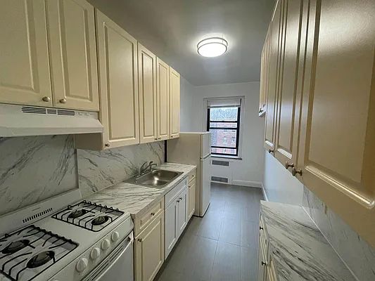 Apartment Highland Avenue Queens, NY 11432, MLS-RD5340-6