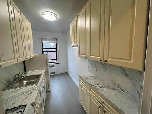 Apartment Highland Avenue Queens, NY 11432, MLS-RD5340-11