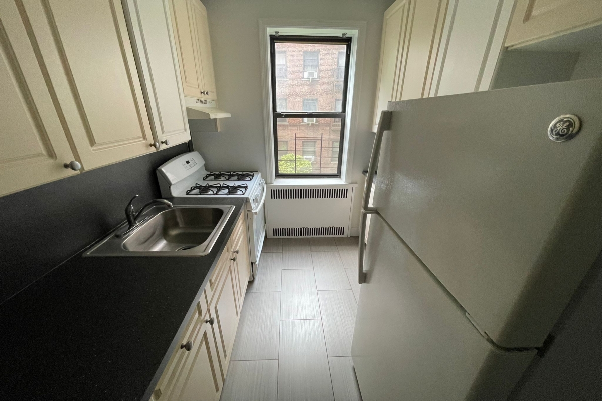 Apartment 32nd Avenue  Queens, NY 11377, MLS-RD5359-3