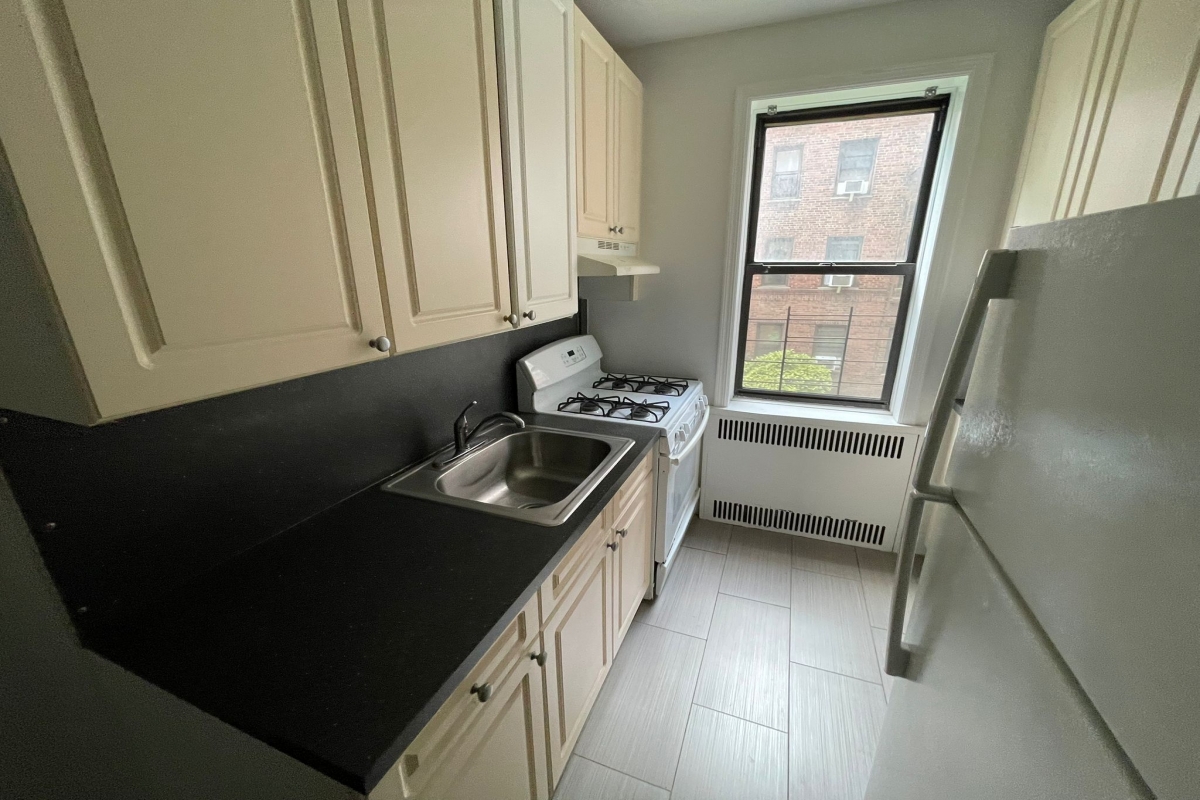 Apartment 32nd Avenue  Queens, NY 11377, MLS-RD5359-4