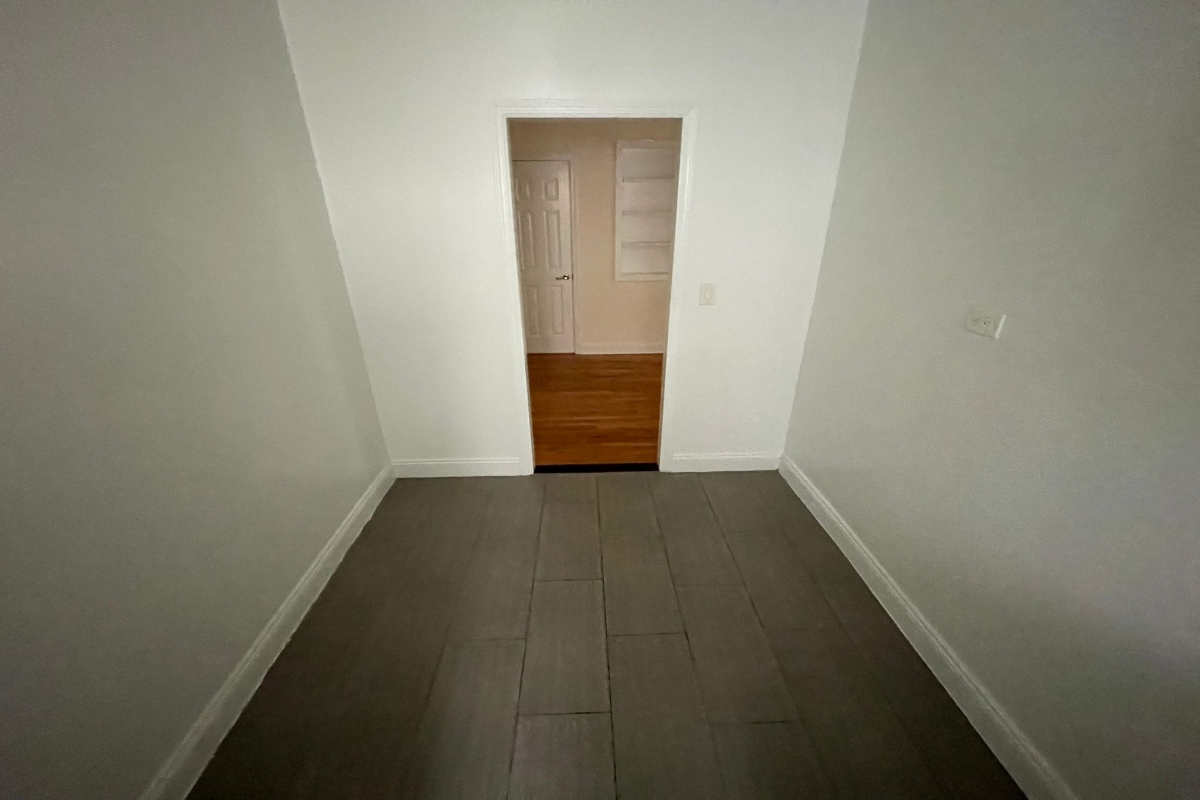 Apartment 32nd Avenue  Queens, NY 11377, MLS-RD5359-8