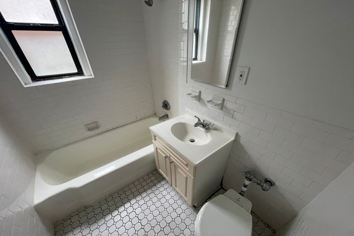 Apartment 32nd Avenue  Queens, NY 11377, MLS-RD5359-13